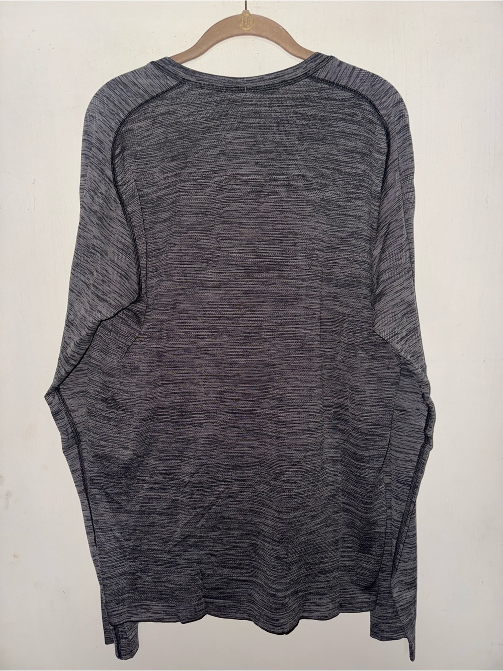 lululemon athletica Men's Long Sleeve Crew - Heathered Dark Gray - Picture 5 of 9